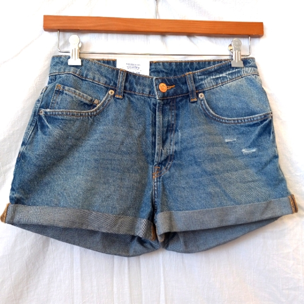 NWT H&M Conscious Boyfriend Shorts, regular waist, size 4
